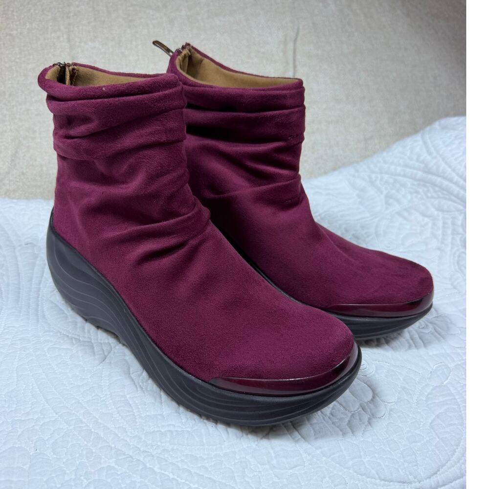 Bzees Women 9 Red Zizzle Microfiber Slouchy Wedge Heel Ankle Boots Comfort Shoes